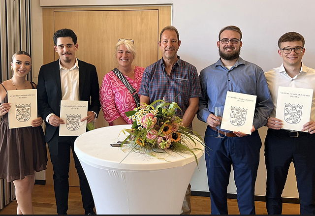 Städtische Azubis erhalten Abschlusszeugnis