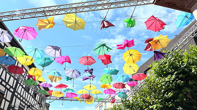 Rathaus teilt mit: Bunte Schirme werden abgehängt